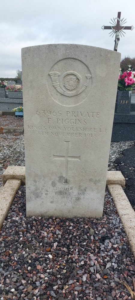 Oorlogsgraven van het Gemenebest Neuf-Mesnil #4