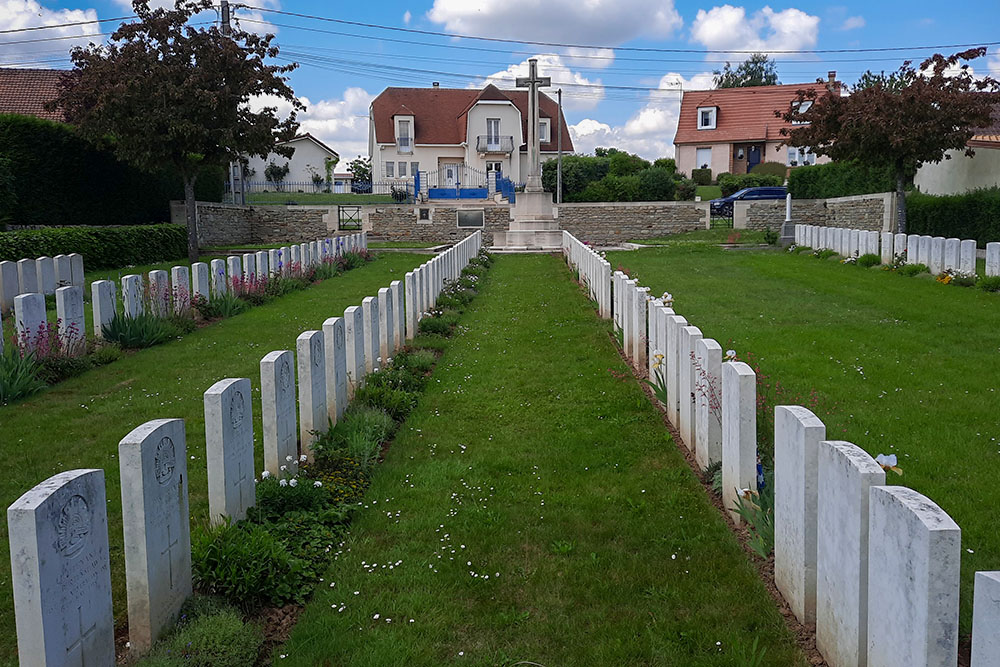 Oorlogsgraven van het Gemenebest Querrieu #2