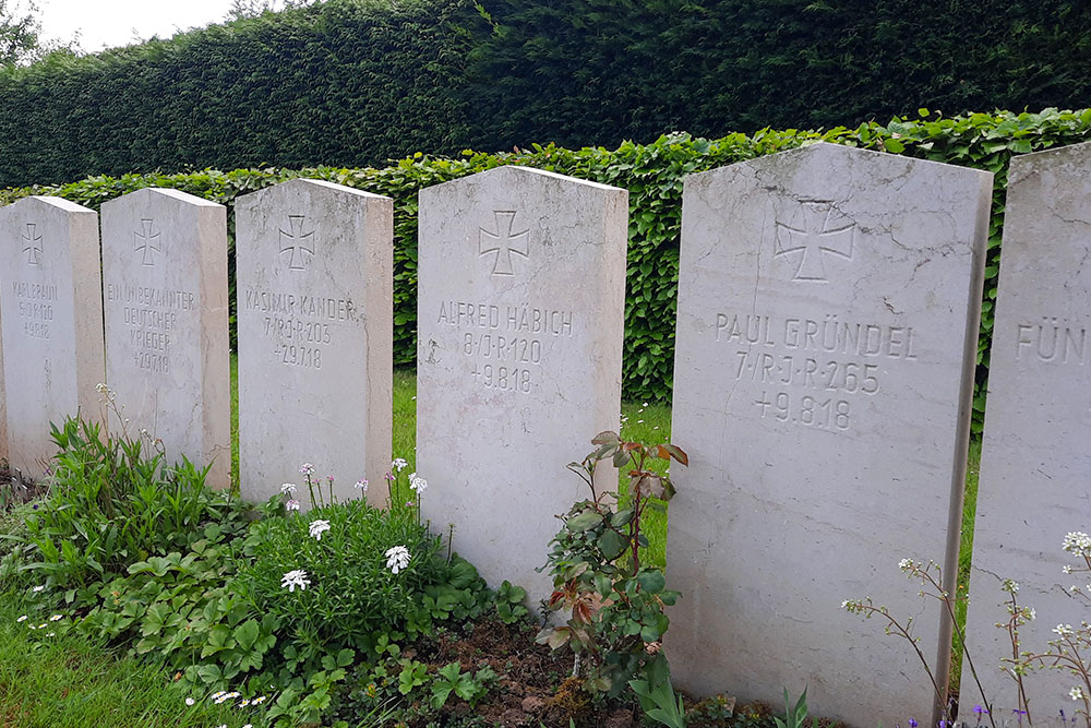 Oorlogsgraven van het Gemenebest Querrieu #3