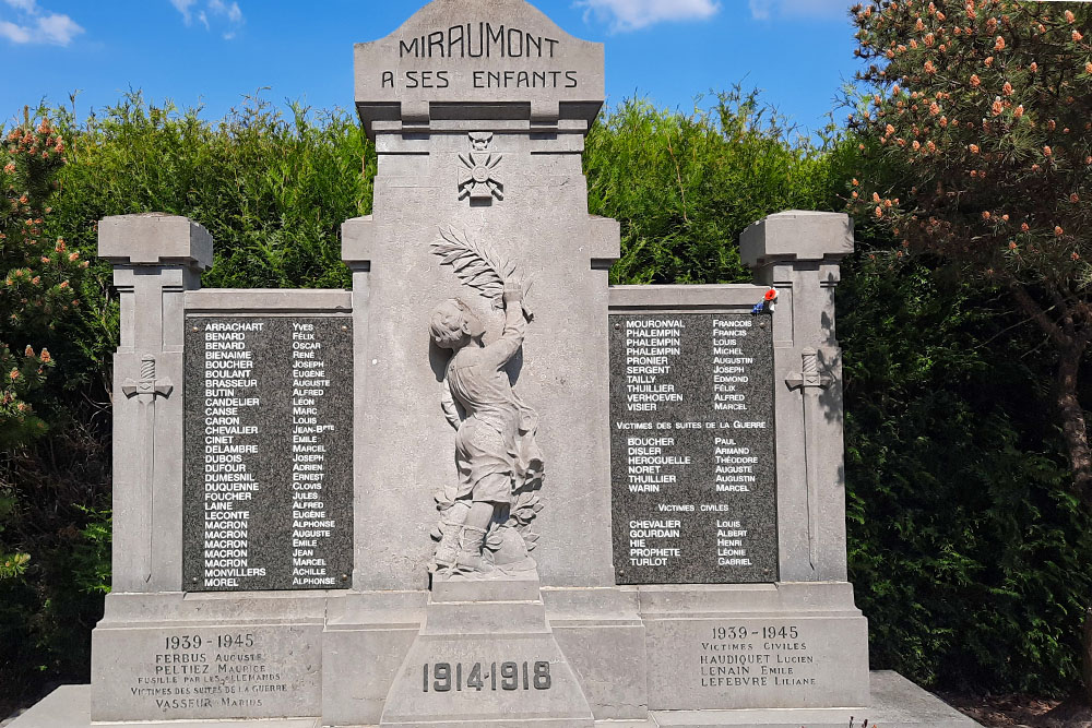 Oorlogsmonument Miraumont #2