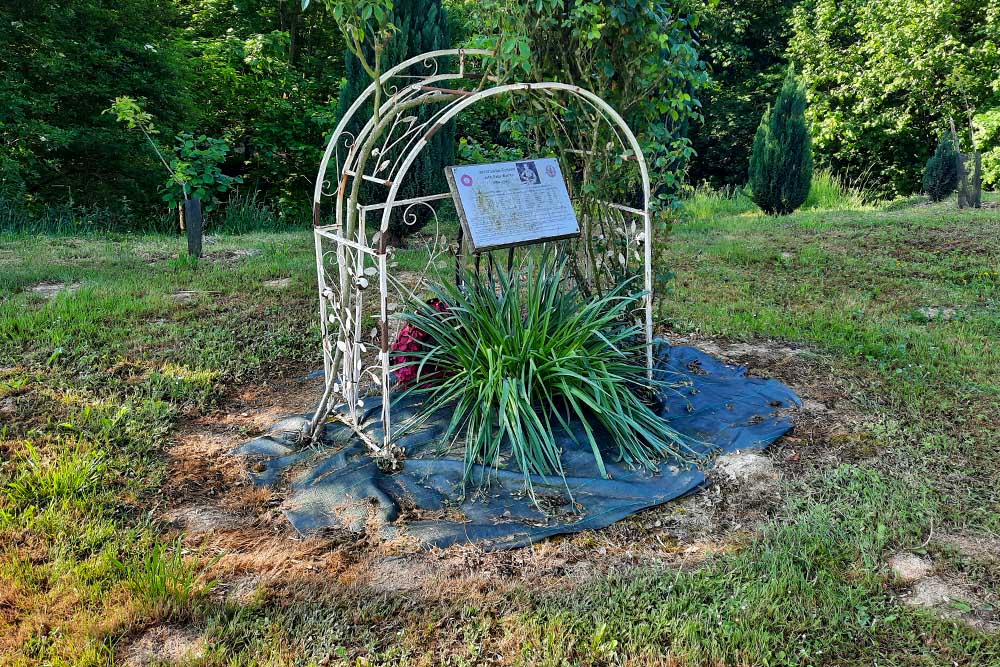 Monument John Felix Warren