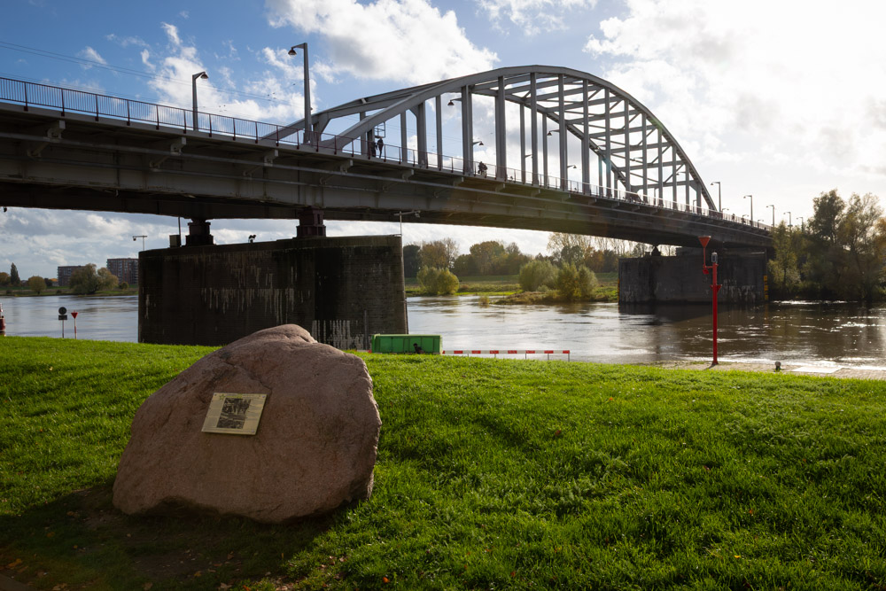 Liberation Route Marker 022: A bridge too far #1