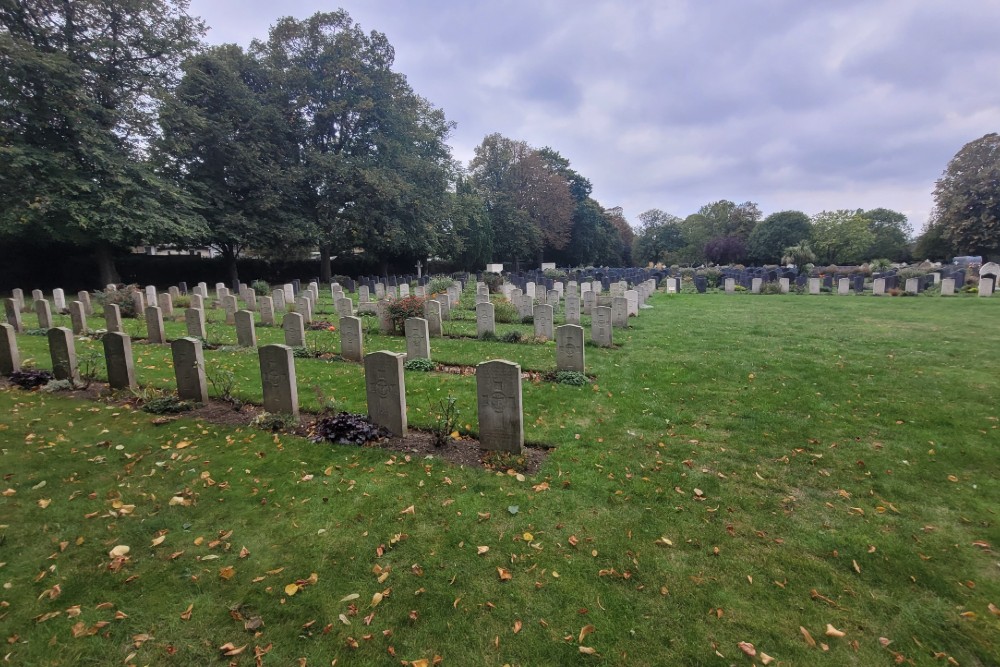 Commonwealth War Graves Woodlands Cemetery #2