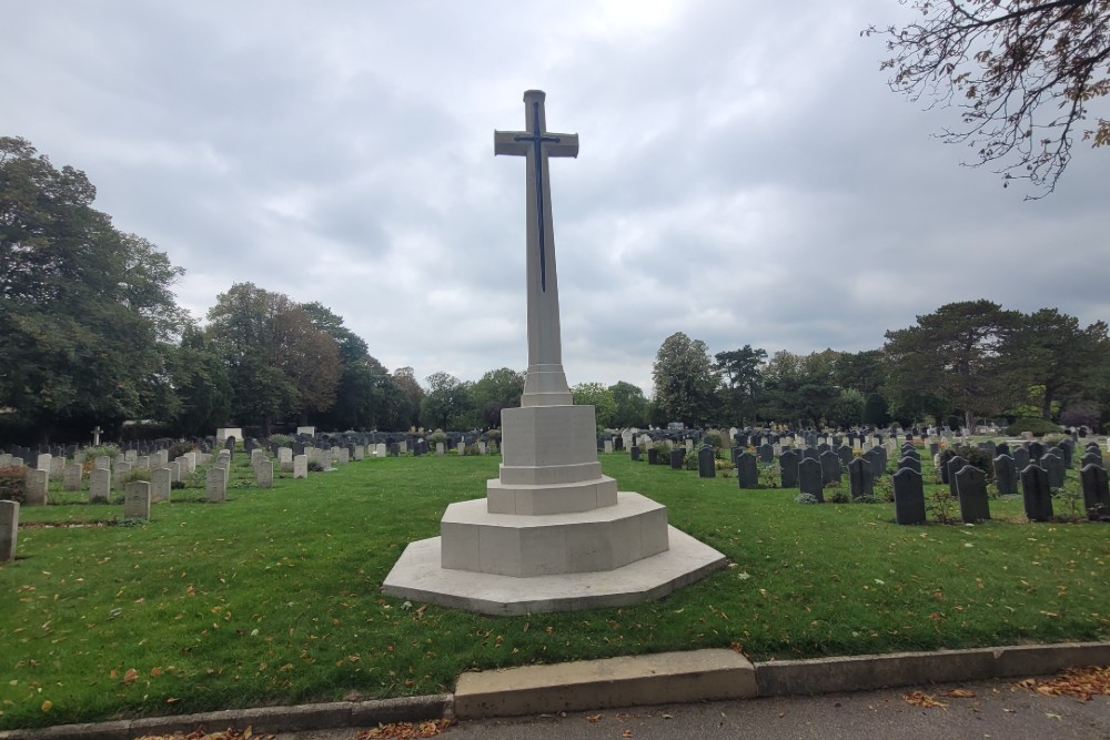 Commonwealth War Graves Woodlands Cemetery #3