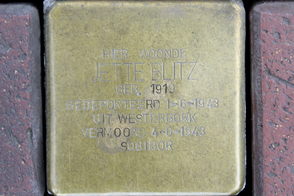 Stumbling Stones head of the of the Leeuwenstraat (former Achterom 42) #4