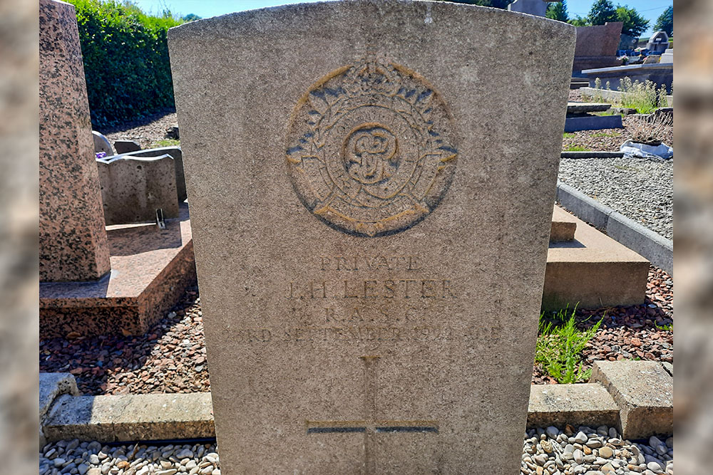 Oorlogsgraven van het Gemenebest Étricourt-Manancourt #4