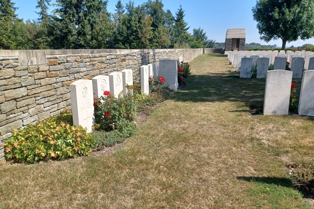 Commonwealth War Cemetery Grand-Seraucourt #6