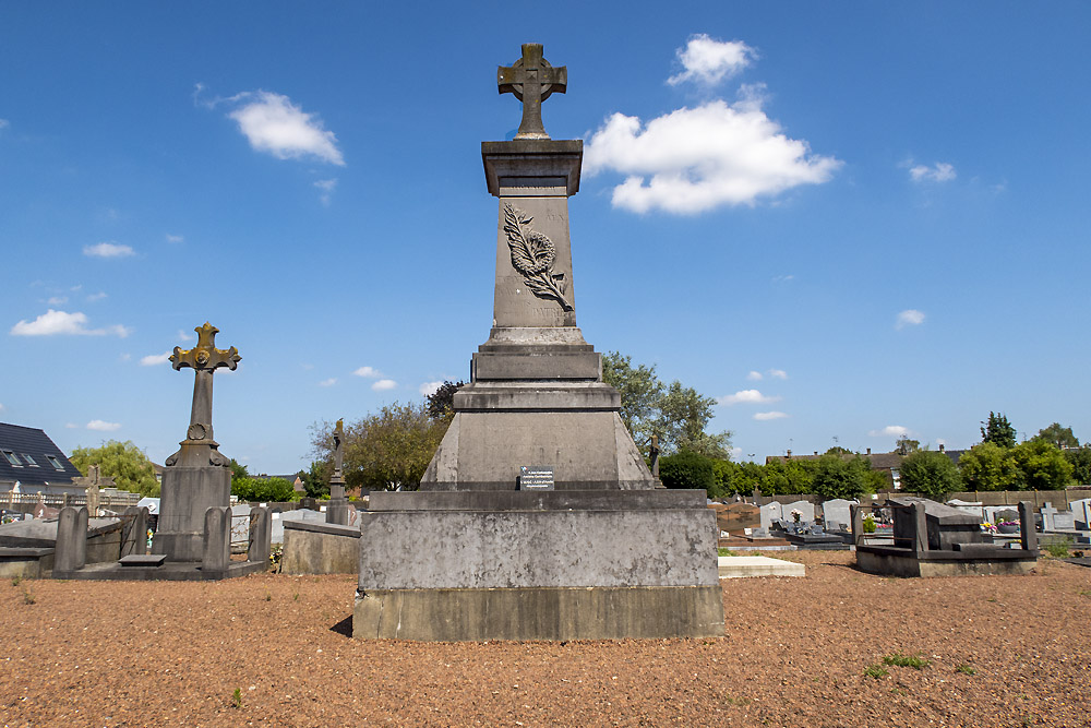 Oorlogsmonument Avelin #1