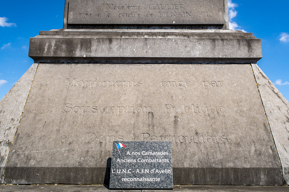 Oorlogsmonument Avelin #2