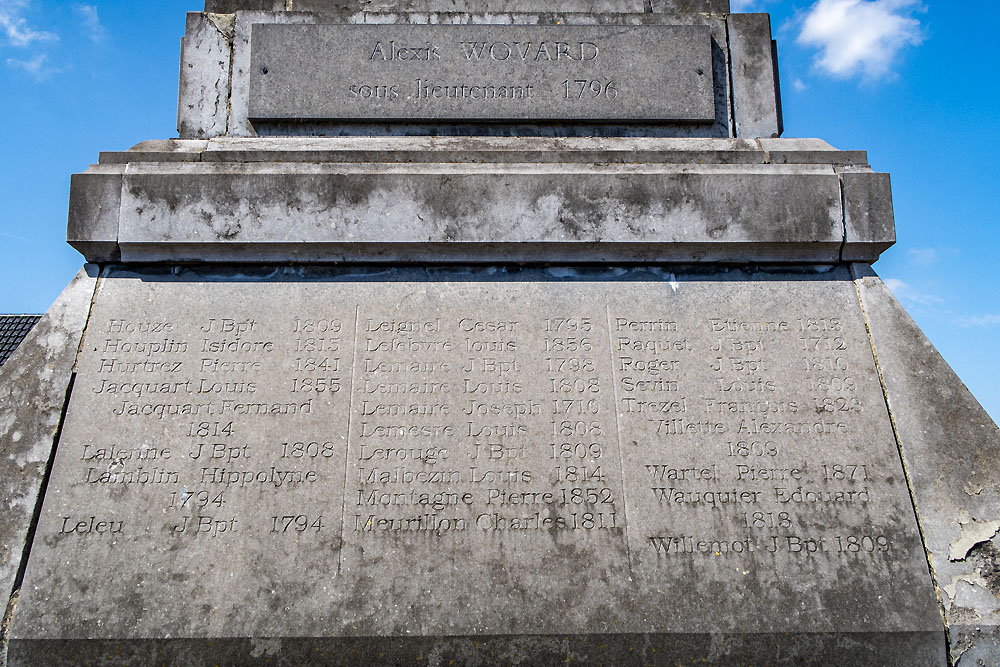 Oorlogsmonument Avelin #3