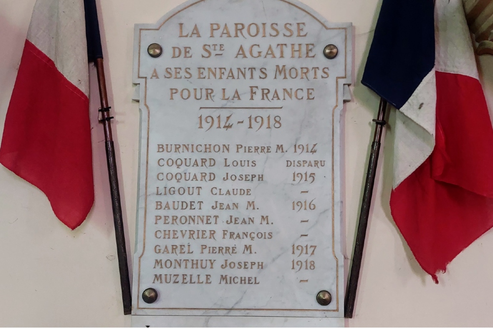 Oorlogsmonument in Kerk Sainte-Agathe-en-Donzy  #3