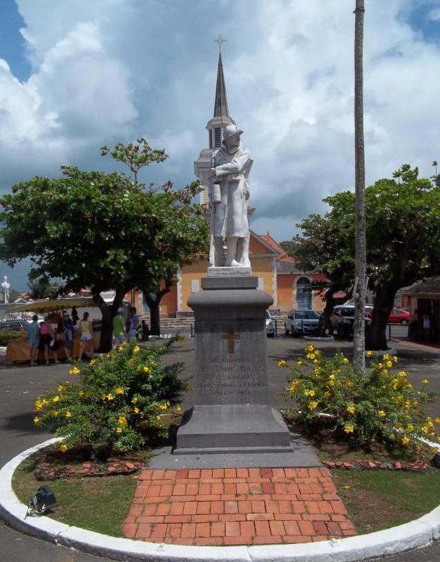 War Memorial Les Trois-Îlets #1