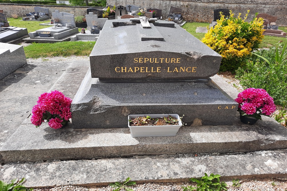War damage Cemetery Cambes-En-Plaine #4