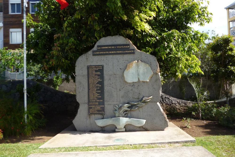 War Memorial L'Étang-Salé #1