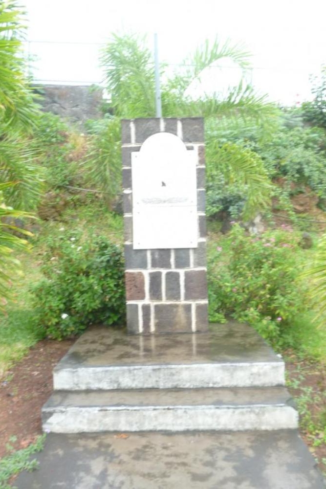 War Memorial Bois De Nèfles