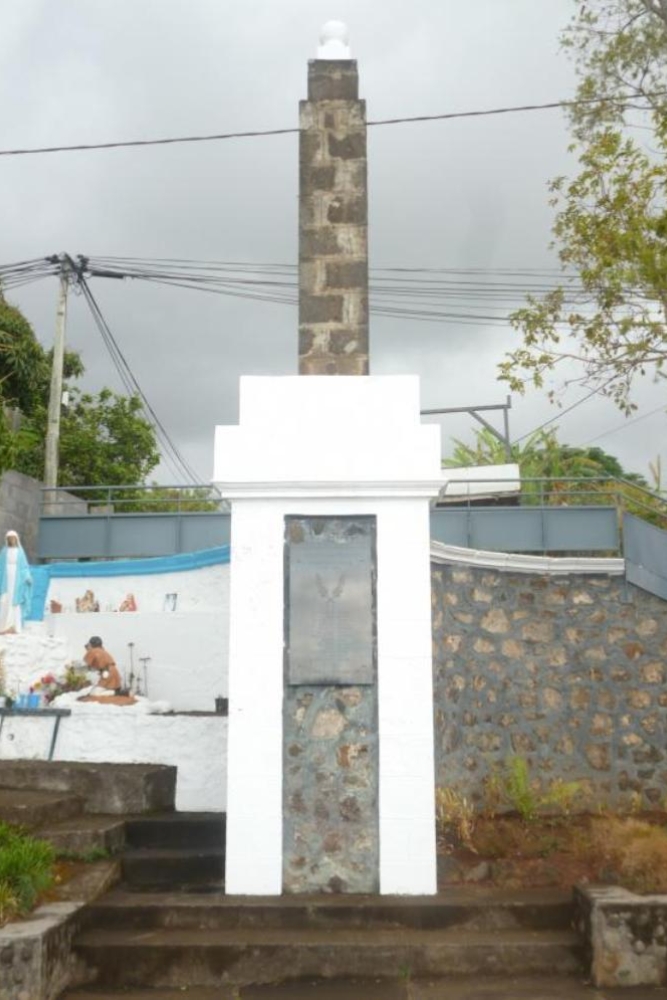 War Memorial Saint-Gilles les Hauts #1
