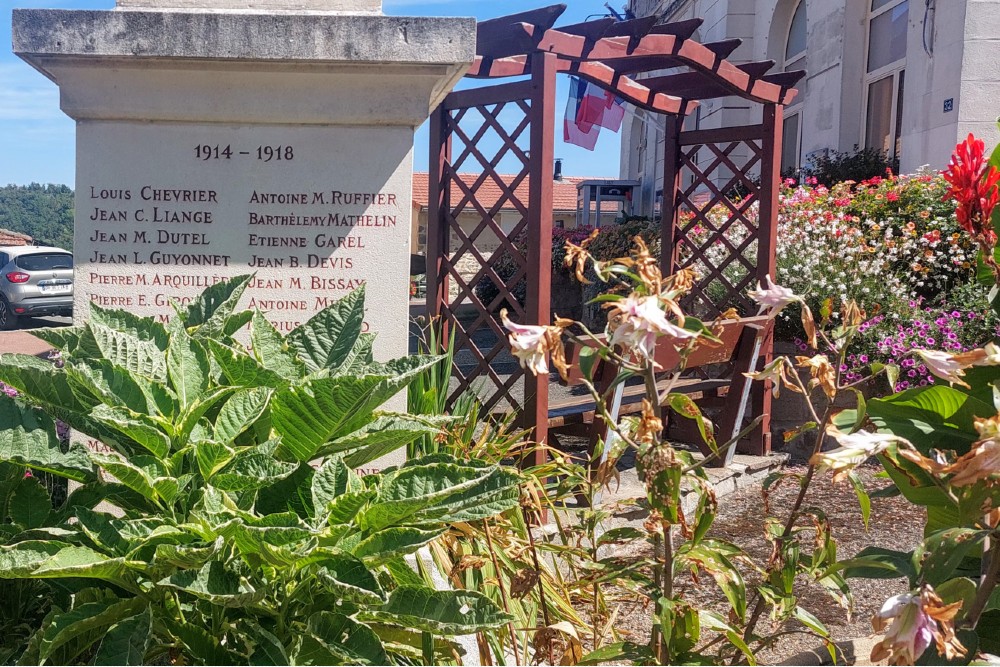 War Memorial Sainte-Colombe-sur-Gand #2