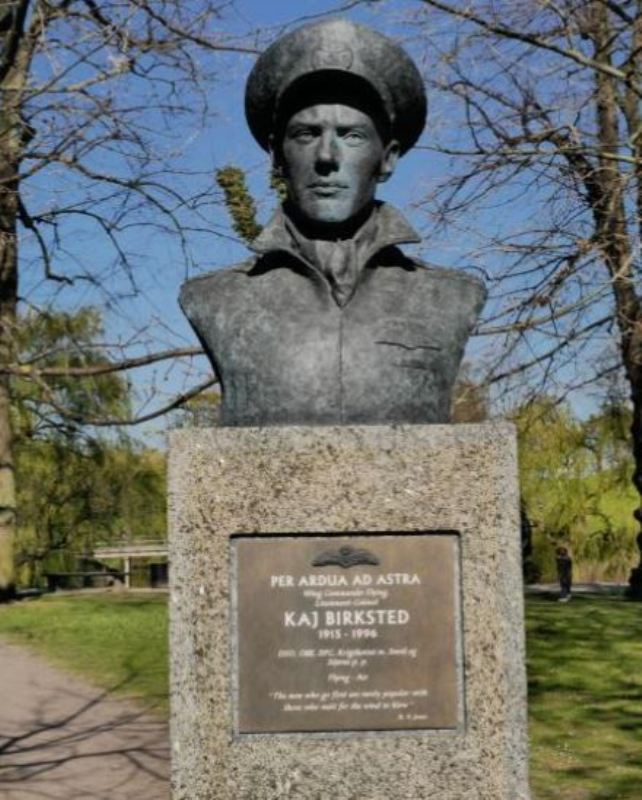 Buste van Kaj Birksted #1