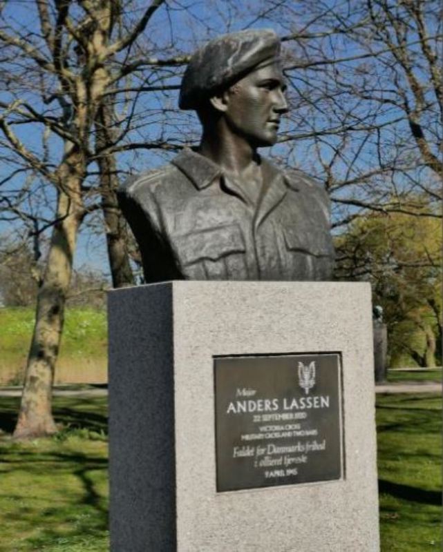 Buste van Anders Larsen #1