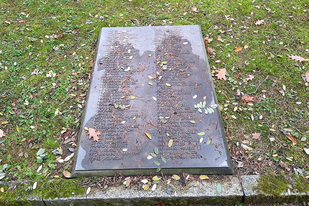 Massagraf Begraafplaats Neupetershain Nord #3