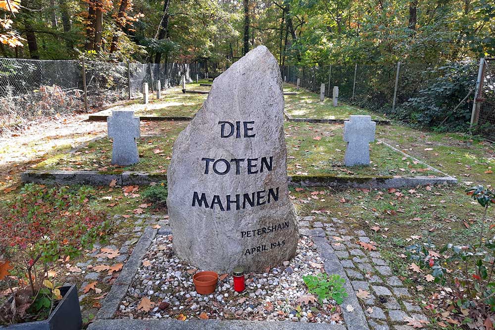 Massagraf Begraafplaats Neupetershain Nord #4