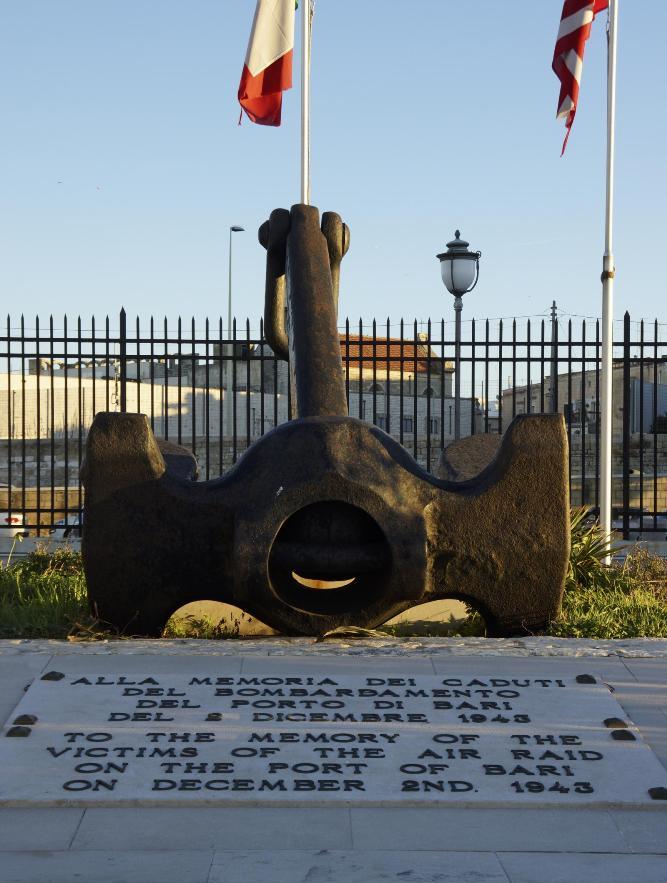 Monument Luchtaanval 2 December 1943 #1