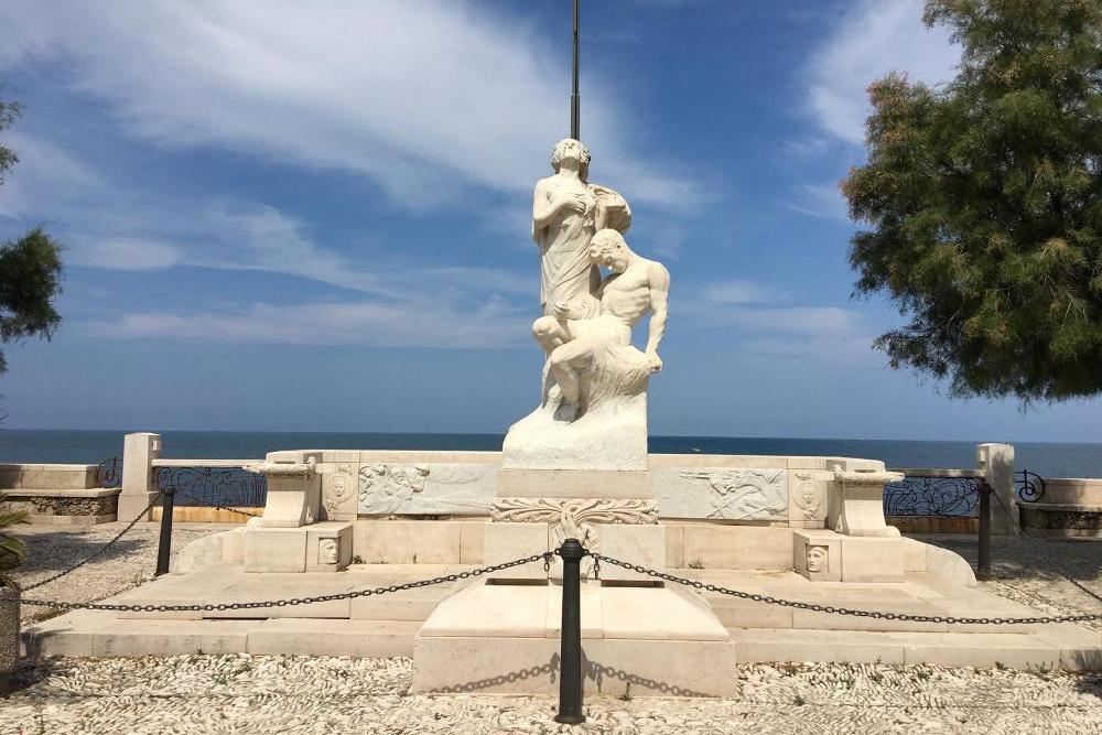 Oorlogsmonument Trani #1