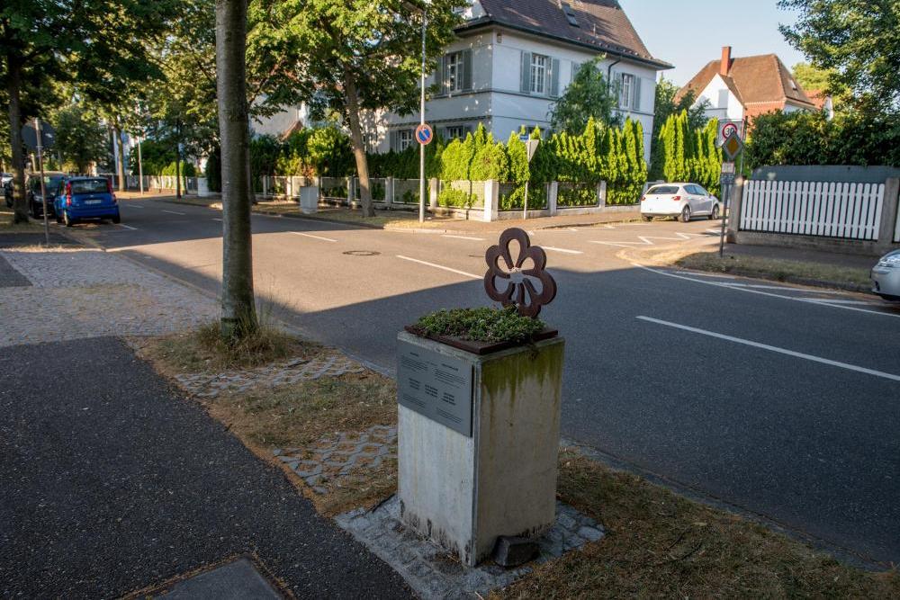 Monument Verzetsstrijder Réseau Alliance Nibelungenstraße #1
