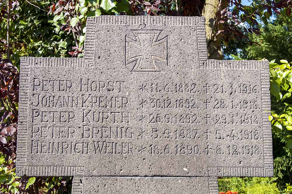 Gedenkkruis Begraafplaats Bliesheim #3