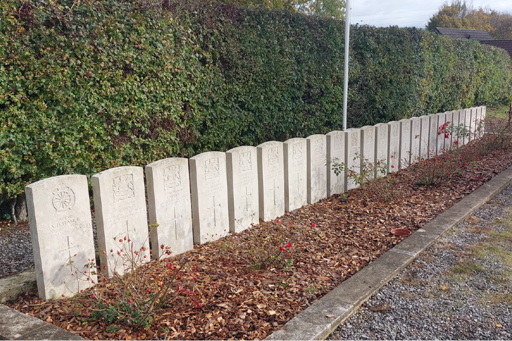Oorlogsgraven van het Gemenebest Hargnies #1