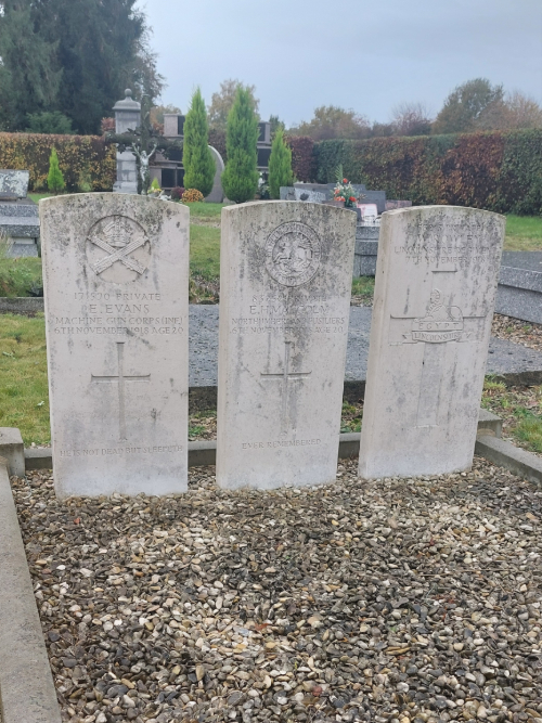 Oorlogsgraven van het Gemenebest Locquignol #2