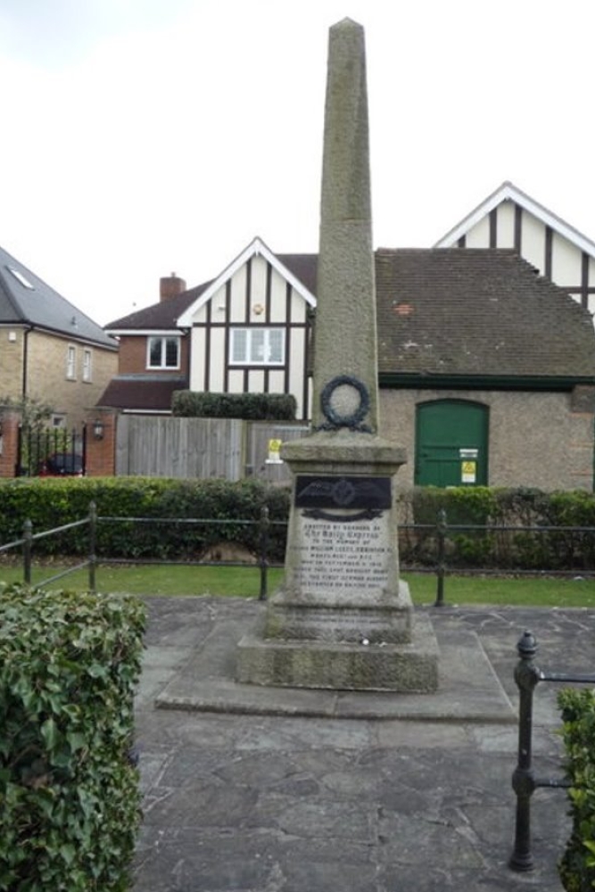 Monument Captain William Leefe Robinson VC #1