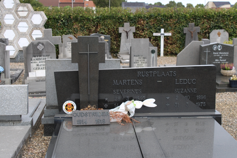 Belgische Graven Oudstrijders Maaseik Begraafplaats Aldeneik