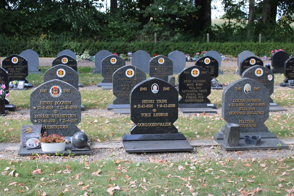 Belgische Graven Oudstrijders Maaseik Begraafplaats Egelsveld #2