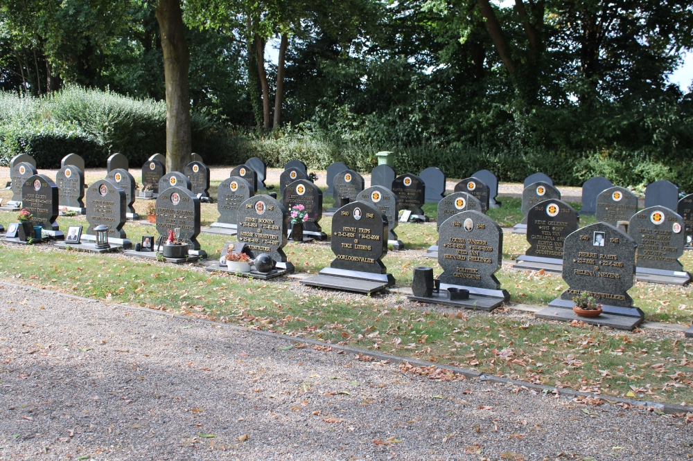 Belgische Graven Oudstrijders Maaseik Begraafplaats Egelsveld #3