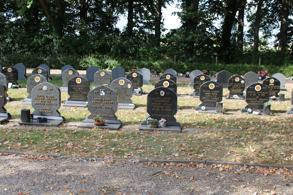 Belgische Graven Oudstrijders Maaseik Begraafplaats Egelsveld #4