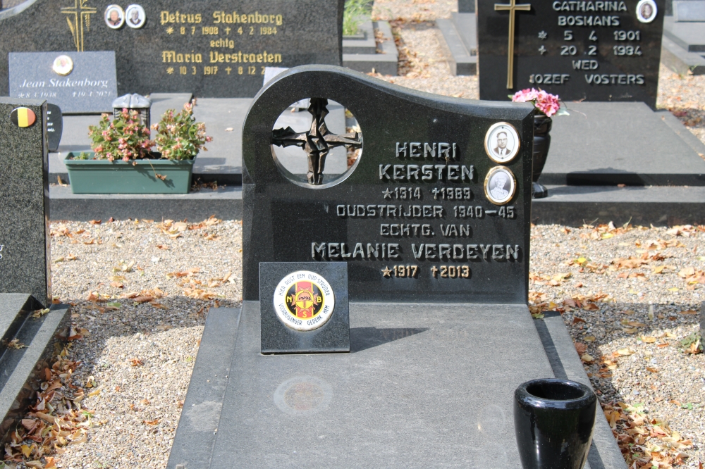 Belgische Graven Oudstrijders Maaseik Begraafplaats Egelsveld #5