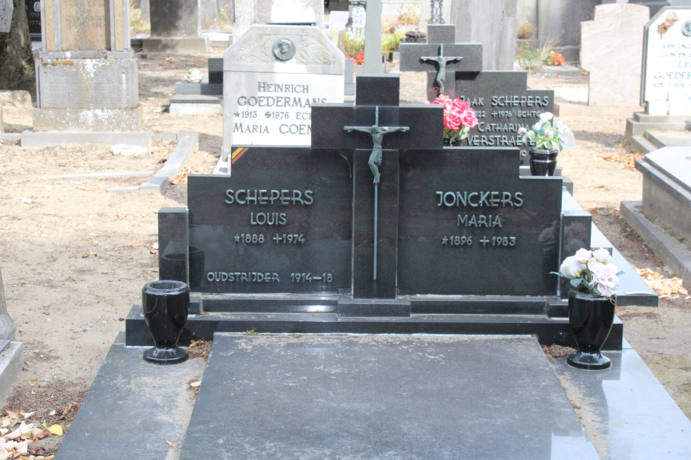 Belgische Graven Oudstrijders Maaseik Begraafplaats Oude Baan