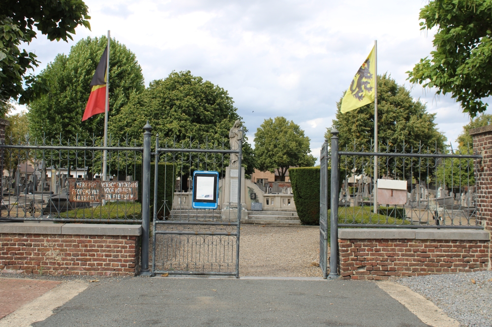 Oorlogsmonument Maaseik Begraafplaats Oude Baan	