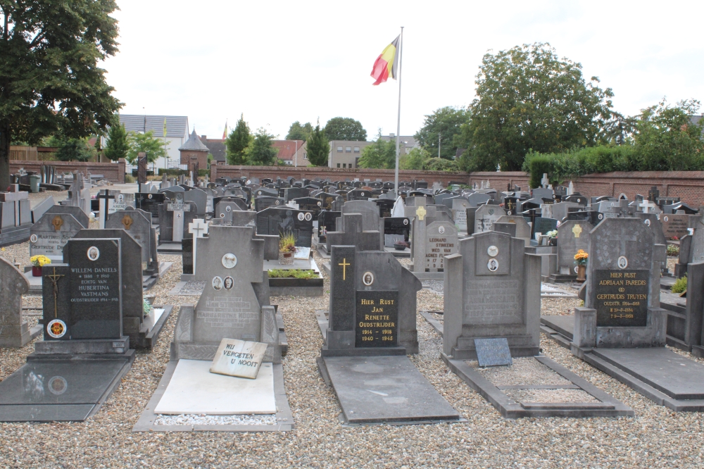 Belgian Graves Veterans Neeroeteren #2