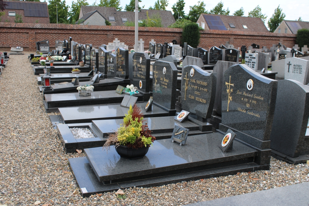 Belgian Graves Veterans Neeroeteren #3