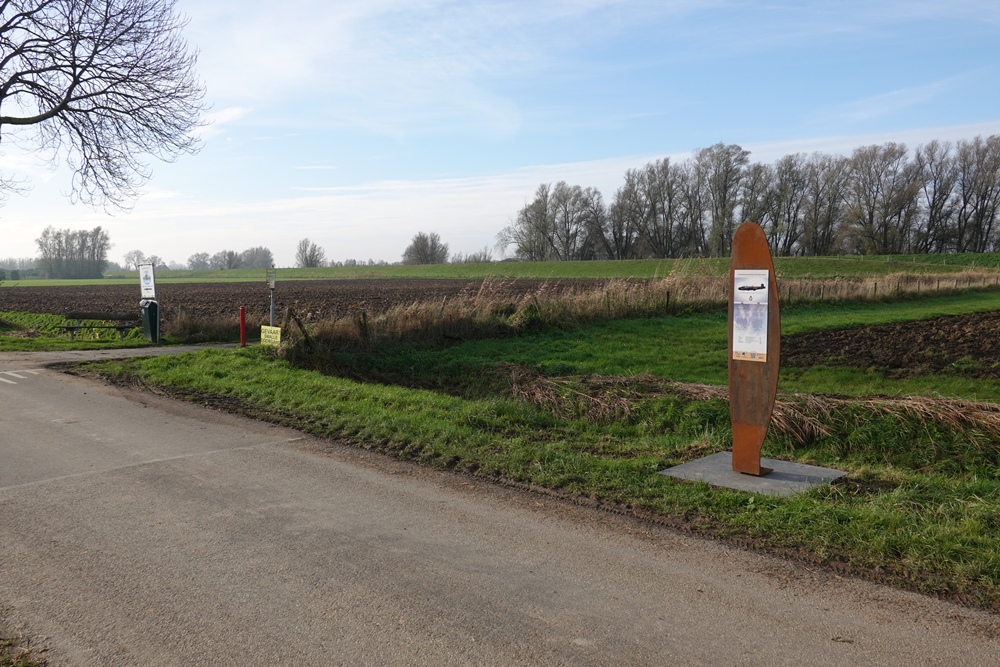 Monument Handley Page Halifax MKIII LV 962 QB-X #2