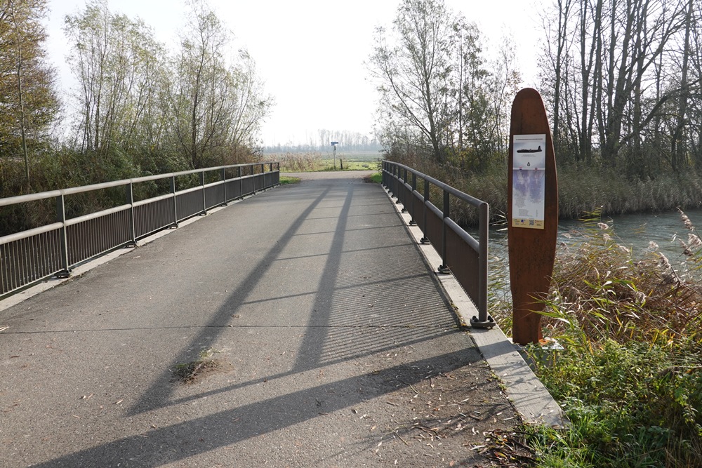 Monument Short Stirling MK1 W7567 BU-S