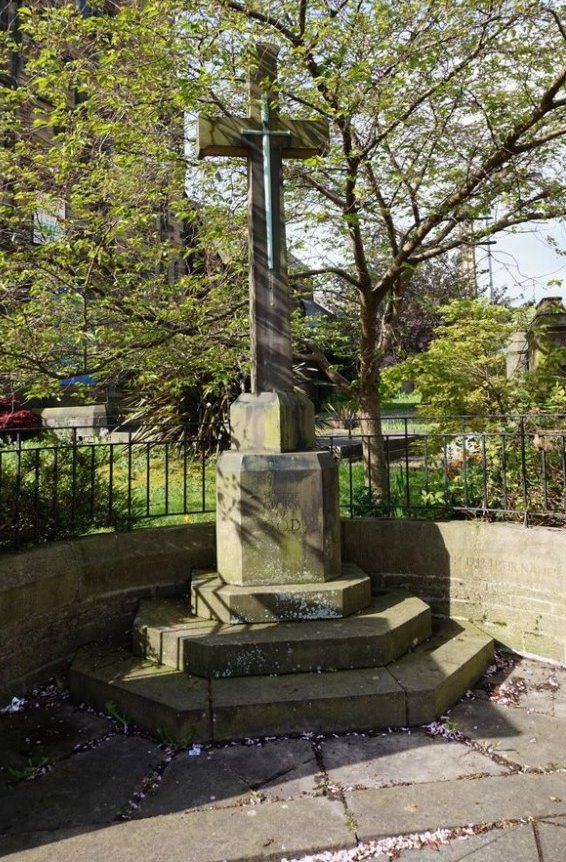 Oorlogsmonument Church of God of Prophecy #1