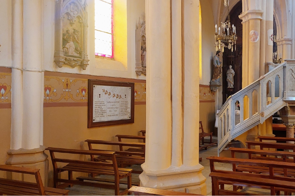 Oorlogsmonument in Kerk Pinay #3