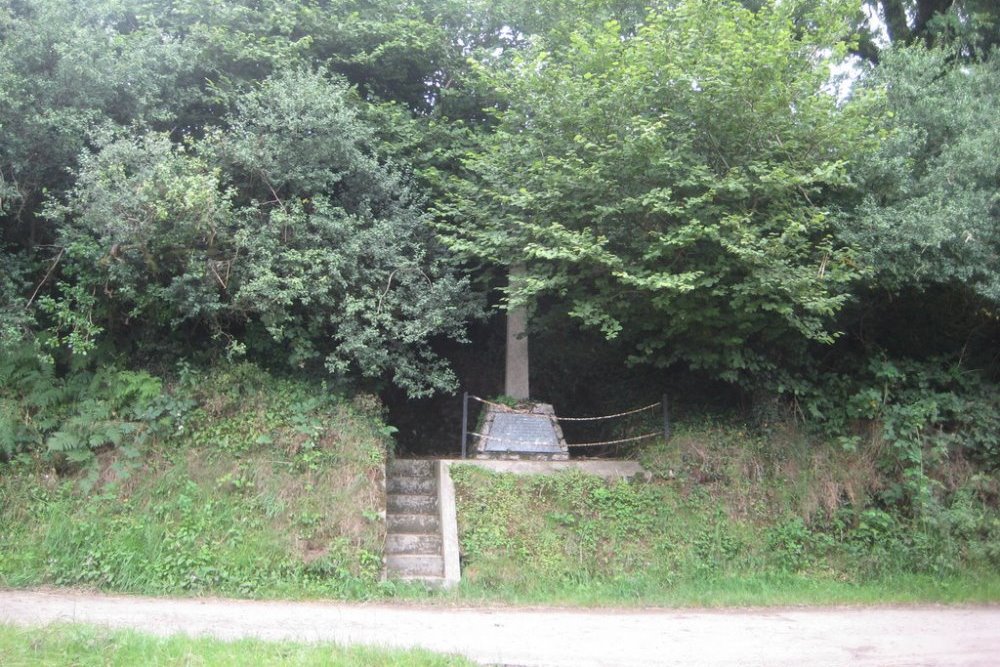 Oorlogsmonument Kentisbury #1
