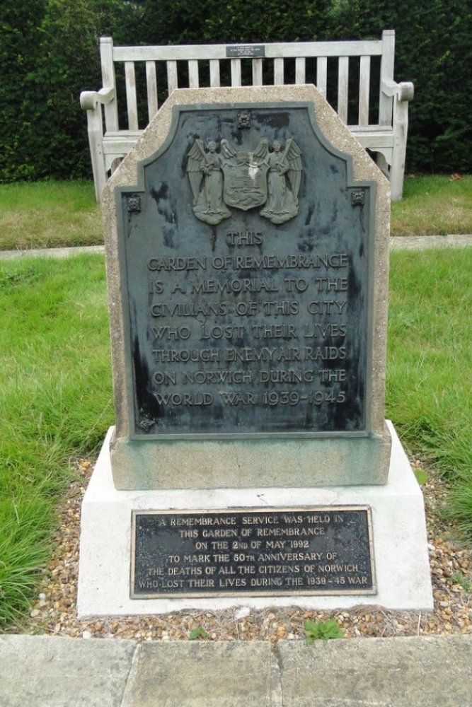 Graven Burgerslachtoffers Earlham Cemetery #2