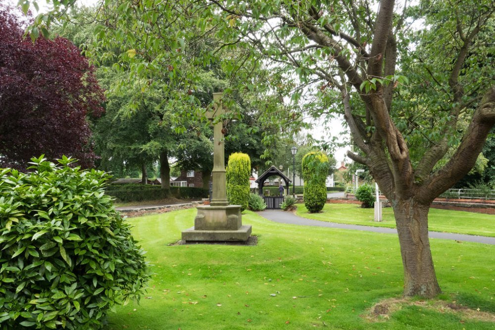 Oorlogsmonument Dunham Massey #1
