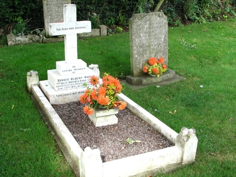 Commonwealth War Grave St. Margaret Churchyard