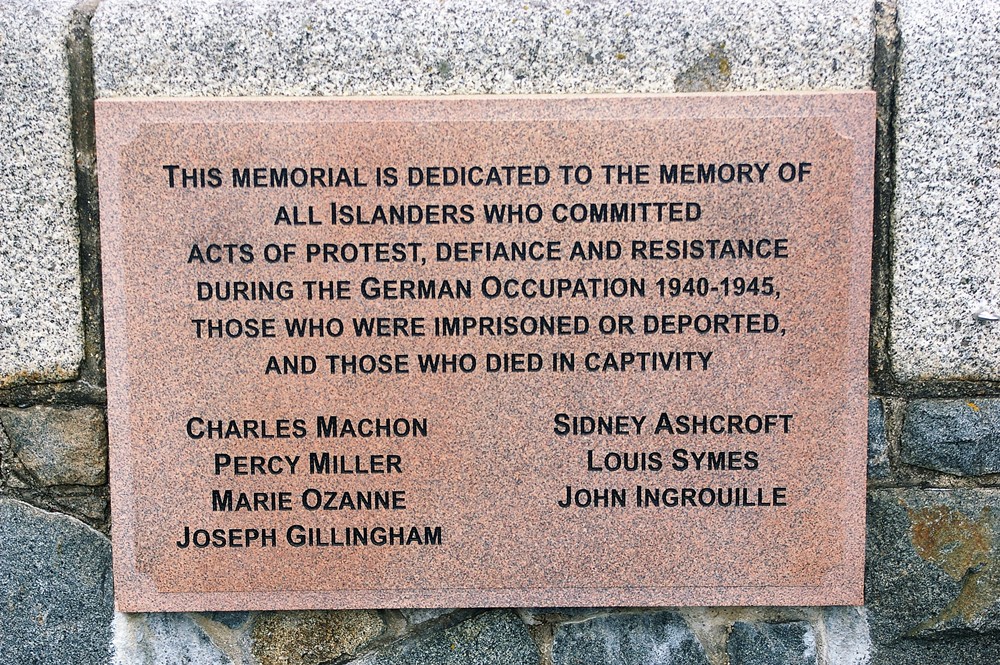 Plaquette Omgekomen Verzetsstrijders Guernsey #1